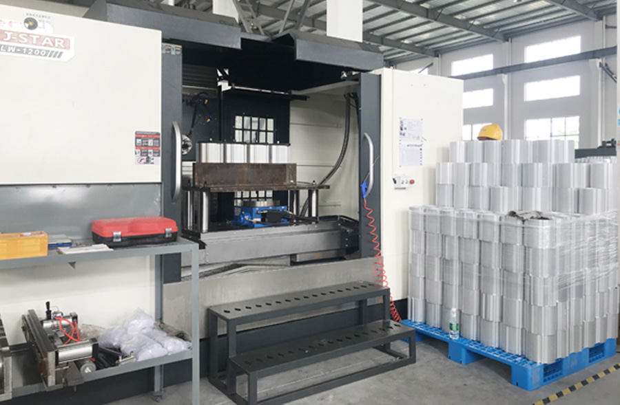 Horizontales Bearbeitungszentrum